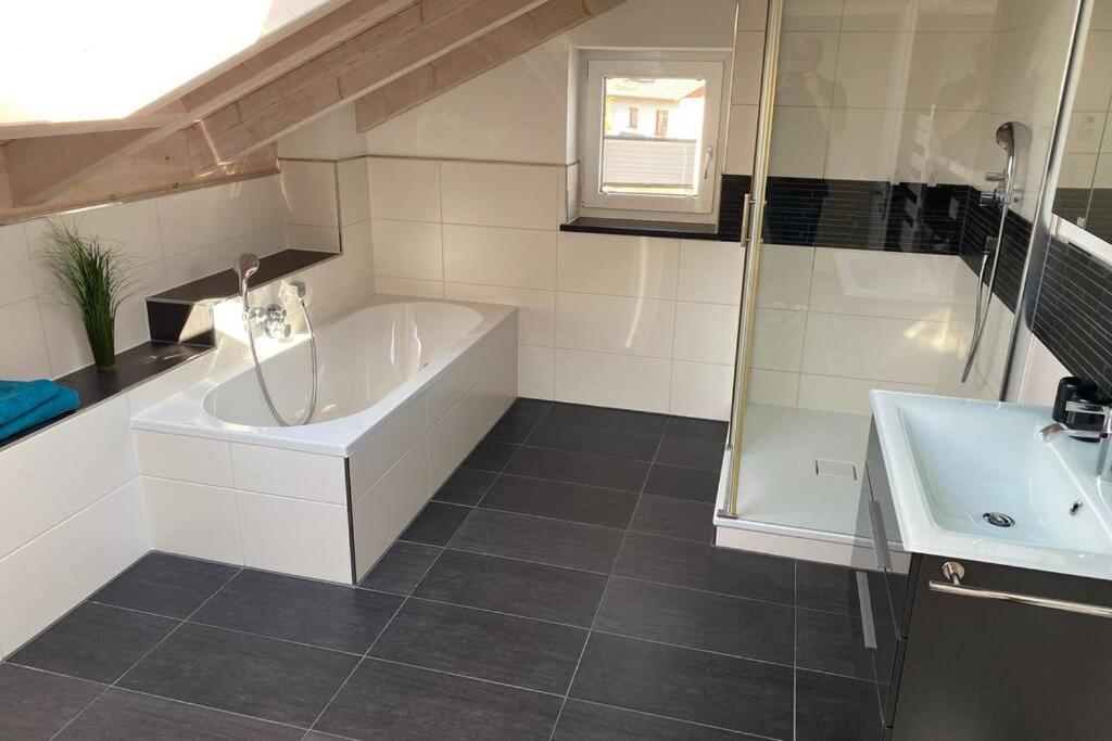 Lichtdurchflutete Wohnung Mit Grosser Dachterrasse Bruckmühl Екстериор снимка